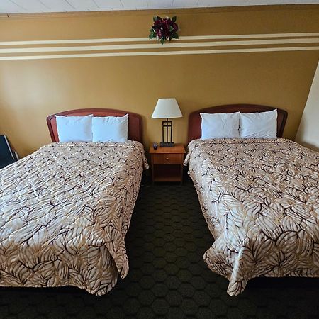 Forest Plaza Motel Mount Forest Esterno foto