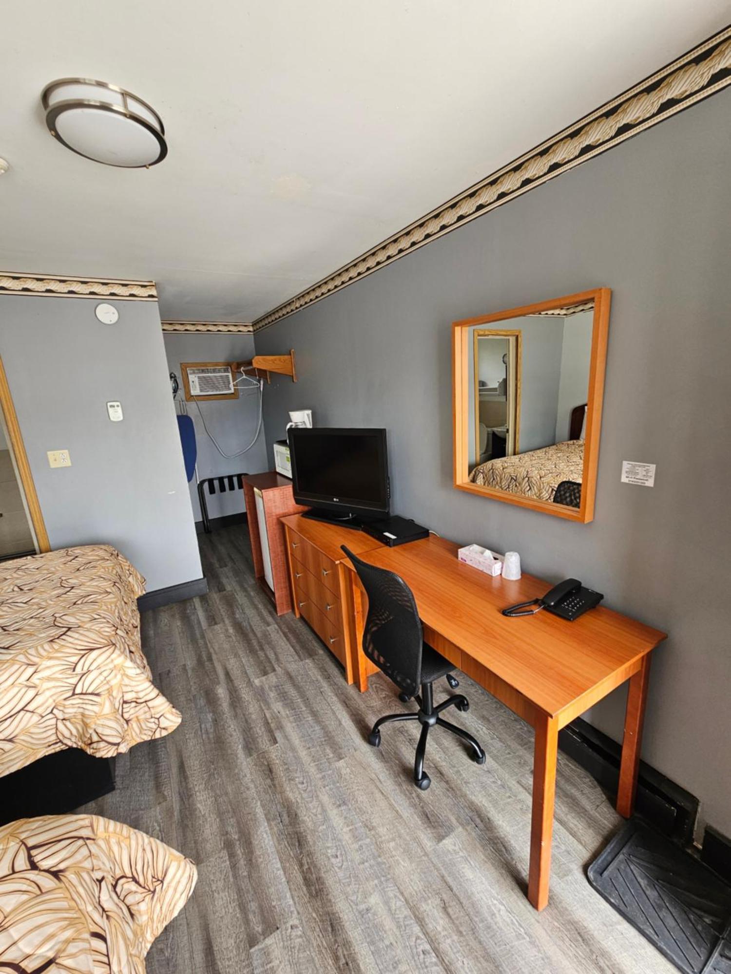 Forest Plaza Motel Mount Forest Esterno foto