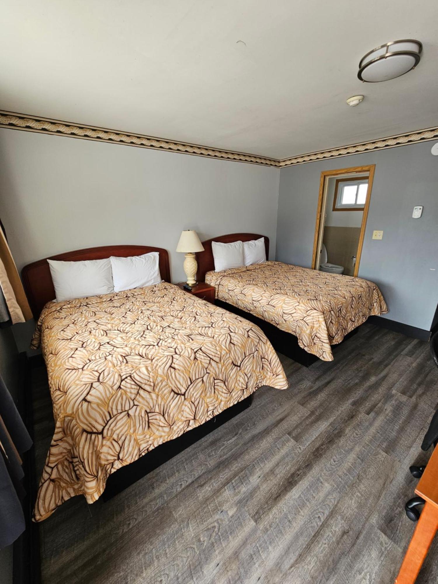Forest Plaza Motel Mount Forest Esterno foto
