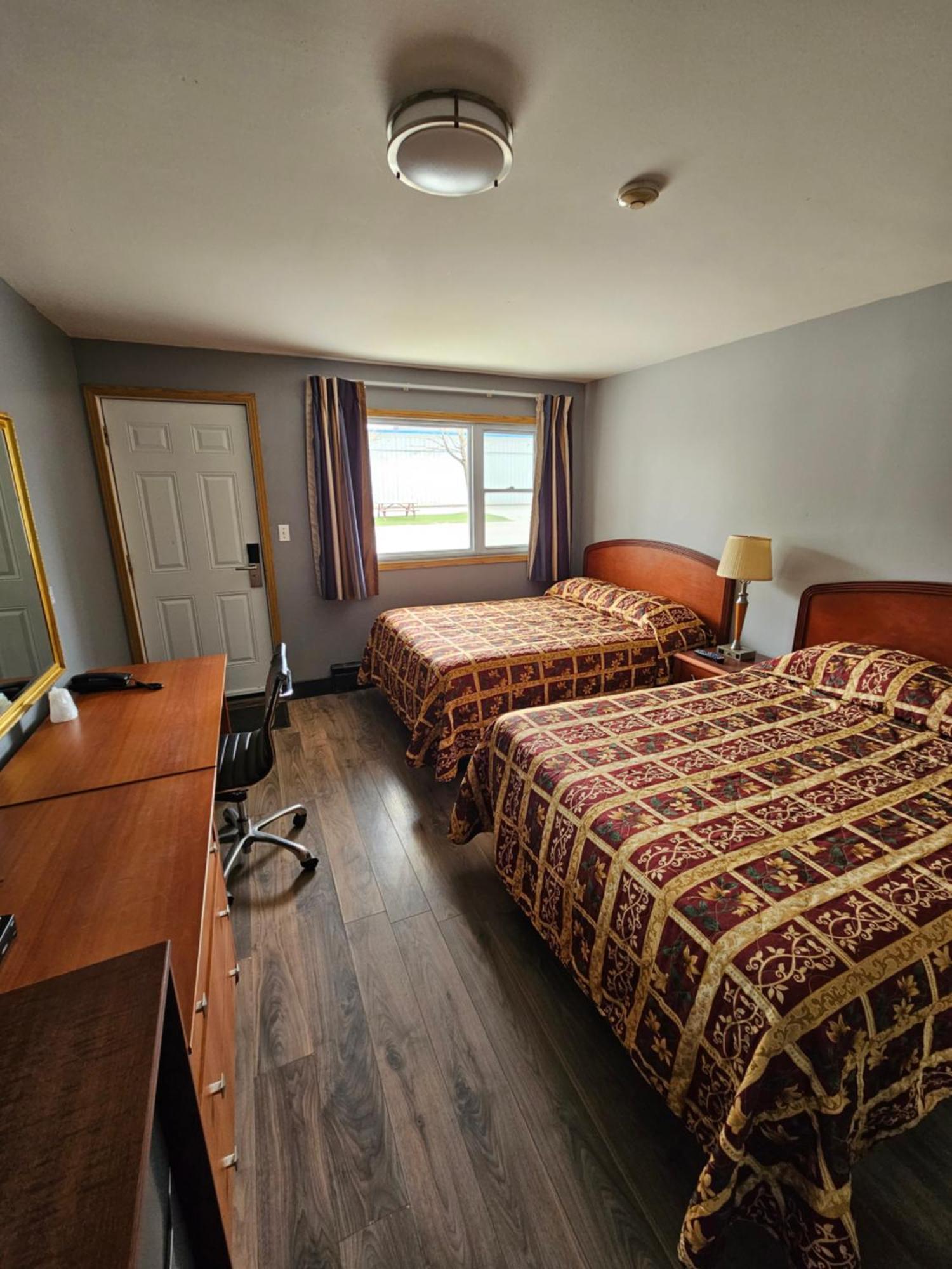 Forest Plaza Motel Mount Forest Esterno foto