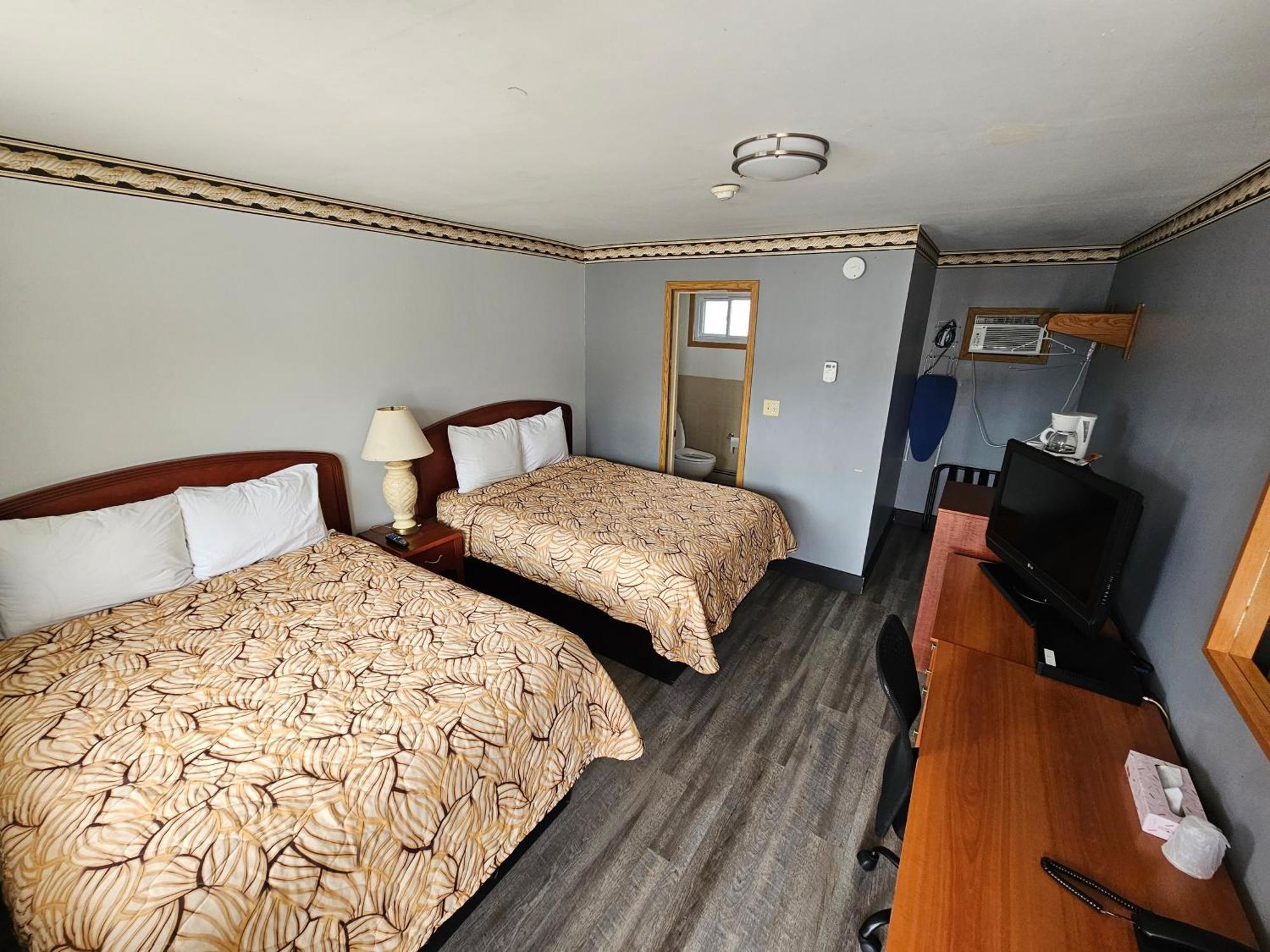 Forest Plaza Motel Mount Forest Esterno foto