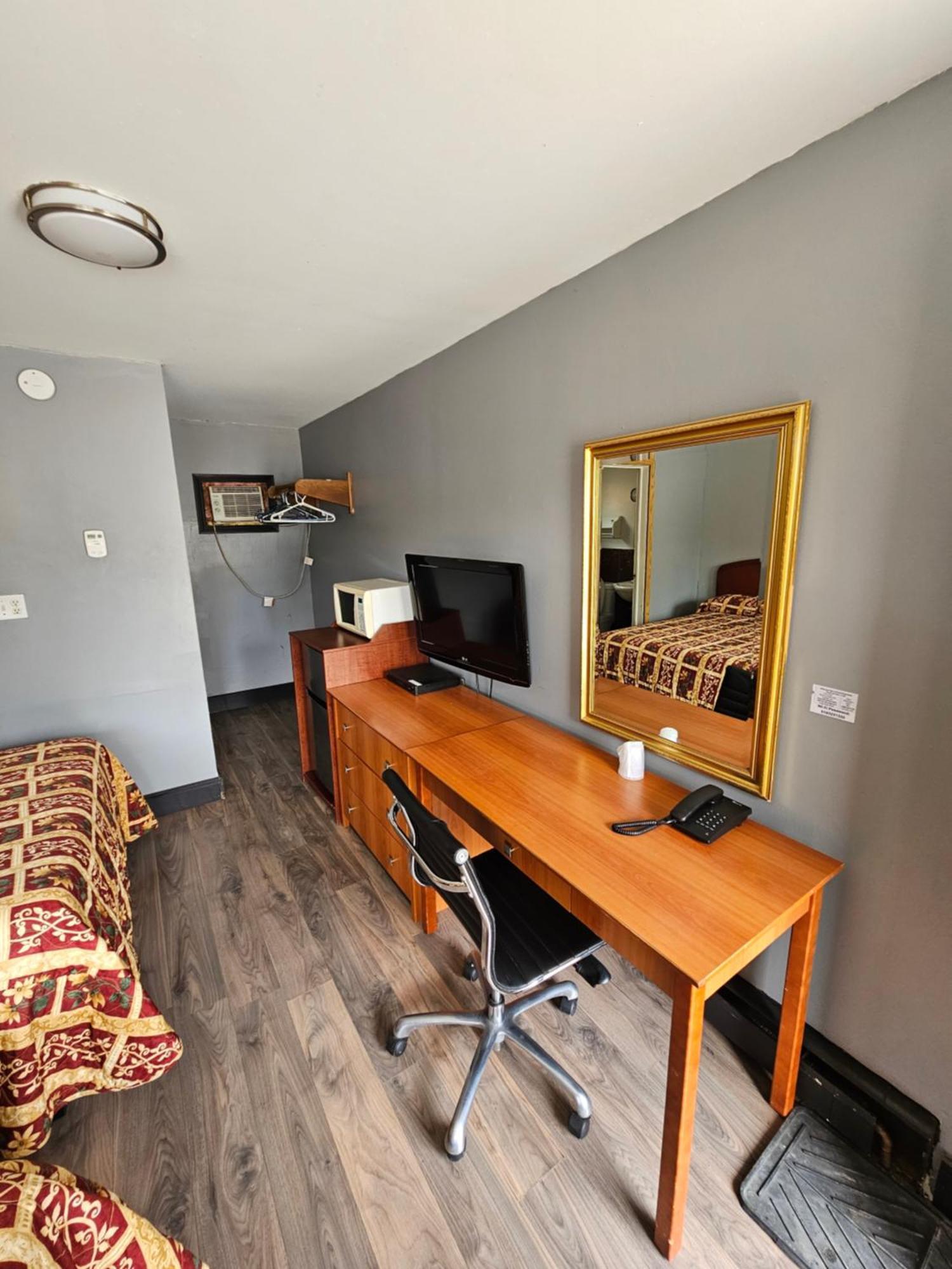 Forest Plaza Motel Mount Forest Esterno foto