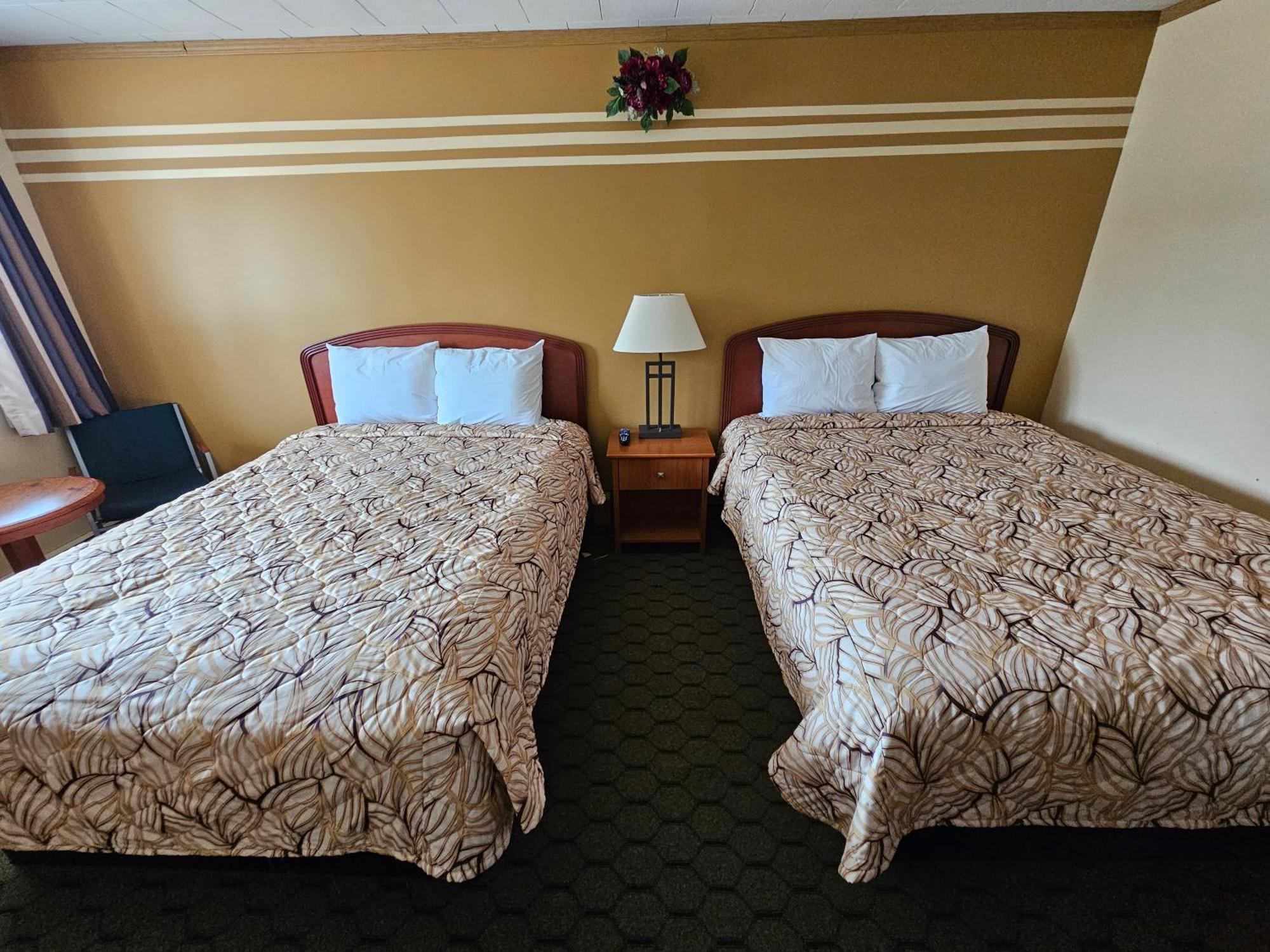 Forest Plaza Motel Mount Forest Esterno foto