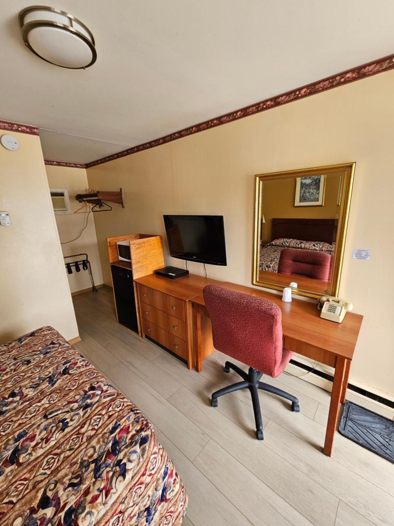Forest Plaza Motel Mount Forest Esterno foto