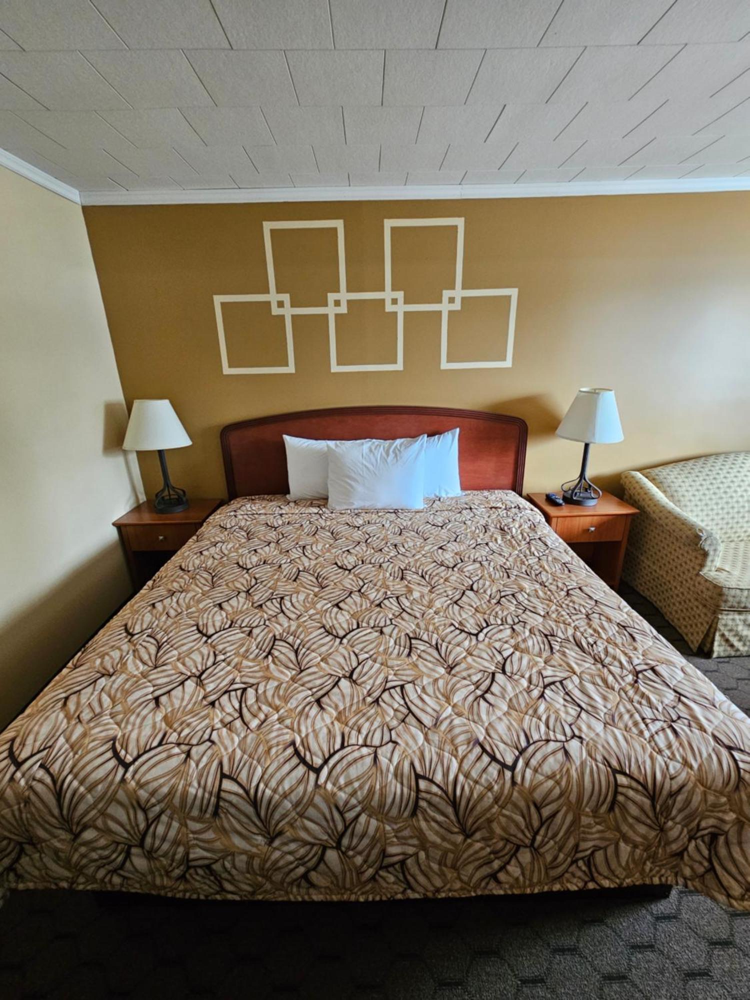 Forest Plaza Motel Mount Forest Esterno foto