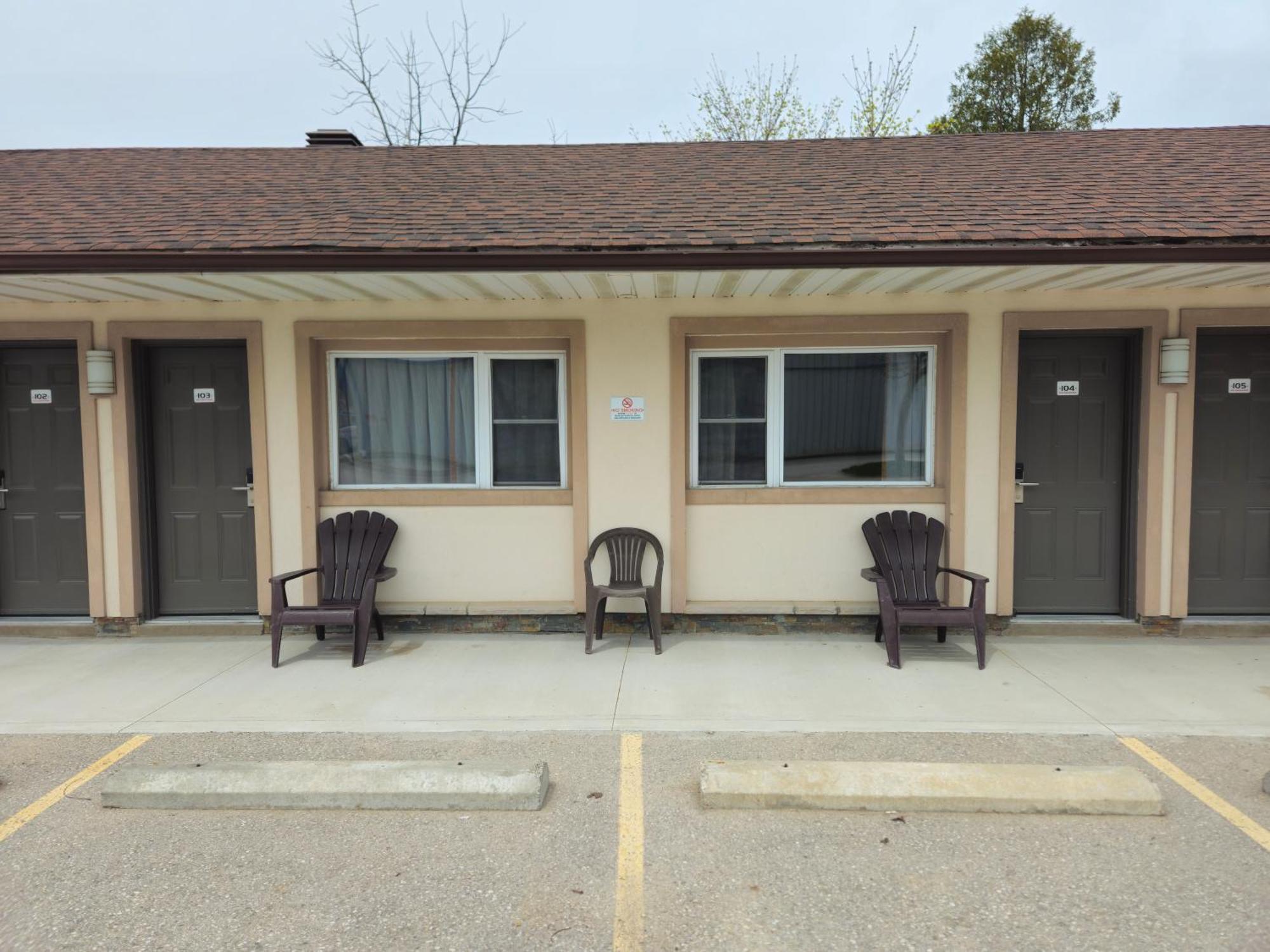 Forest Plaza Motel Mount Forest Esterno foto