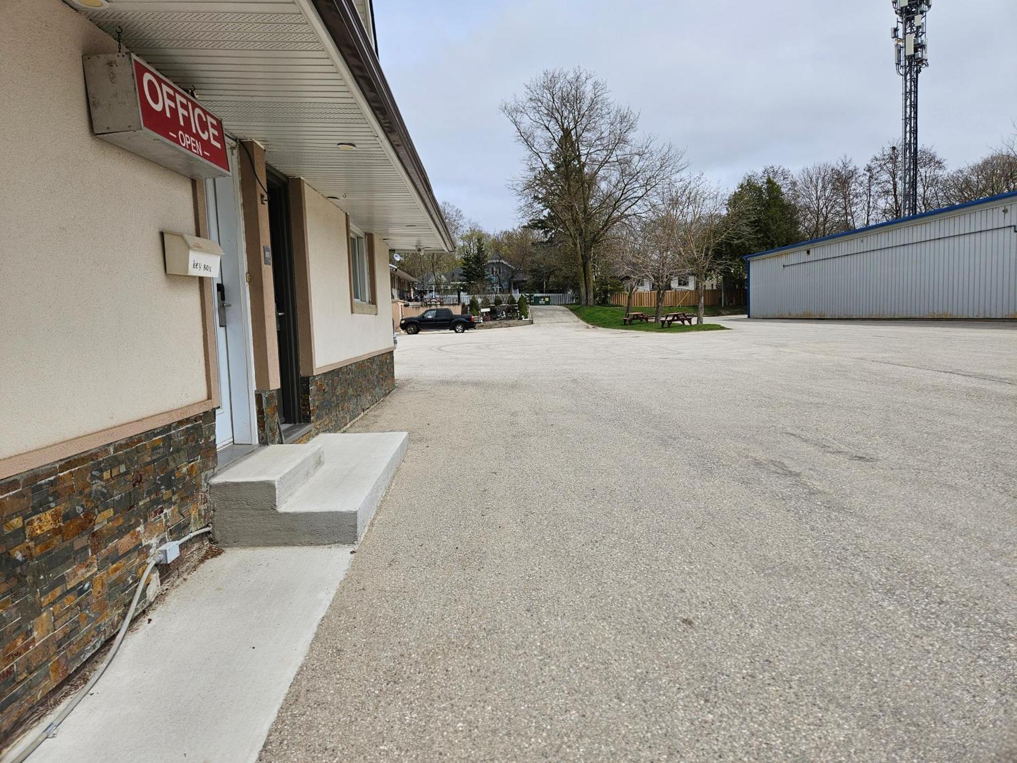 Forest Plaza Motel Mount Forest Esterno foto