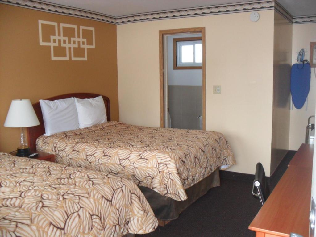 Forest Plaza Motel Mount Forest Esterno foto
