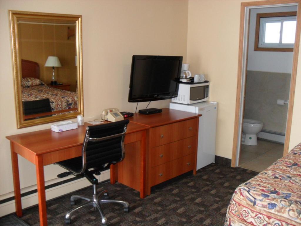 Forest Plaza Motel Mount Forest Esterno foto