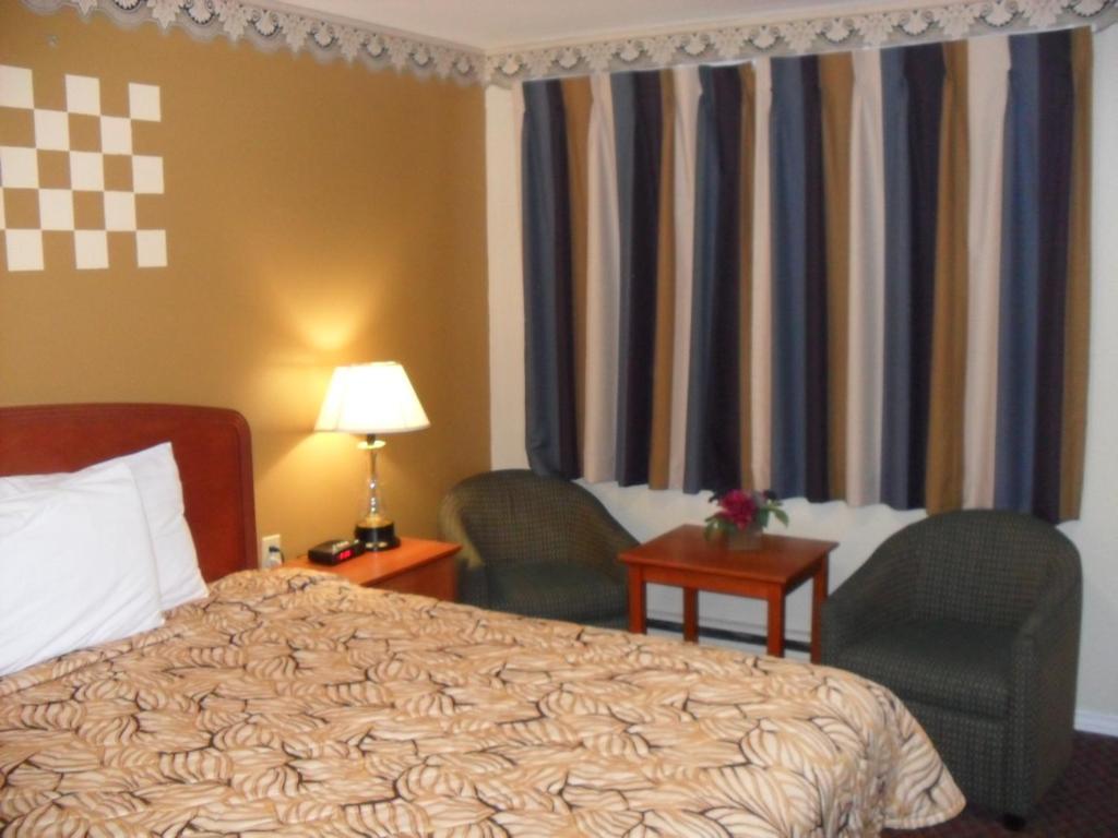 Forest Plaza Motel Mount Forest Esterno foto