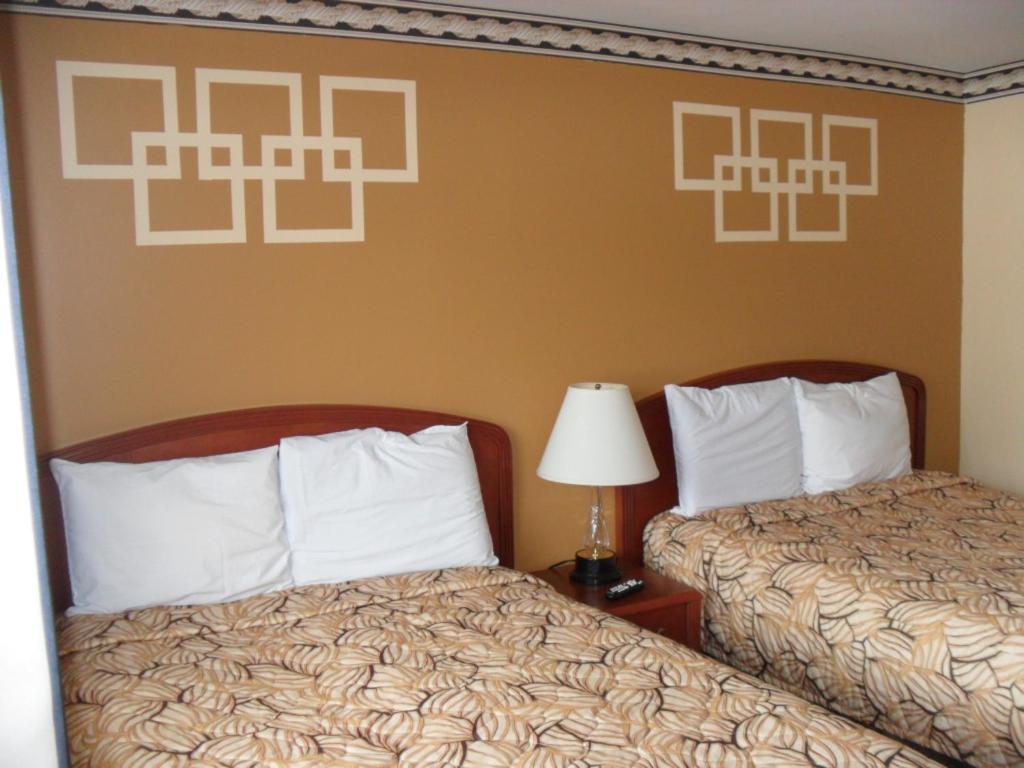 Forest Plaza Motel Mount Forest Esterno foto