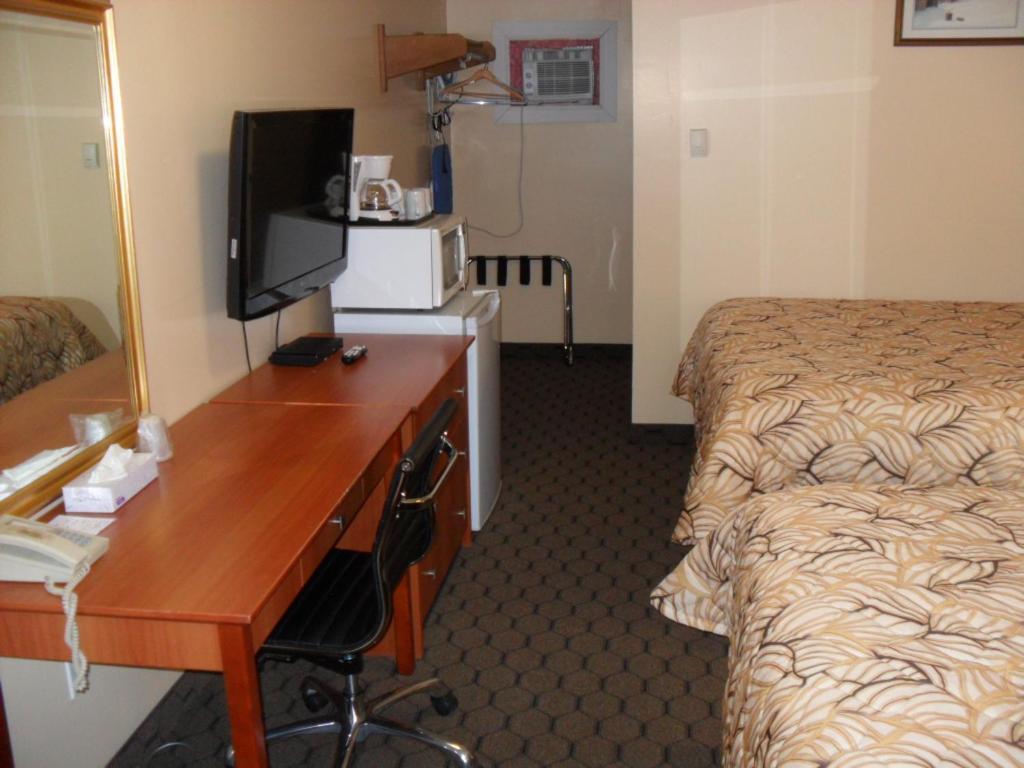 Forest Plaza Motel Mount Forest Esterno foto