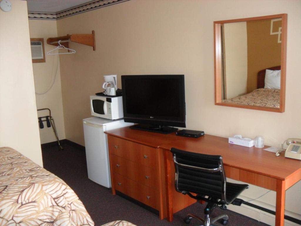 Forest Plaza Motel Mount Forest Esterno foto