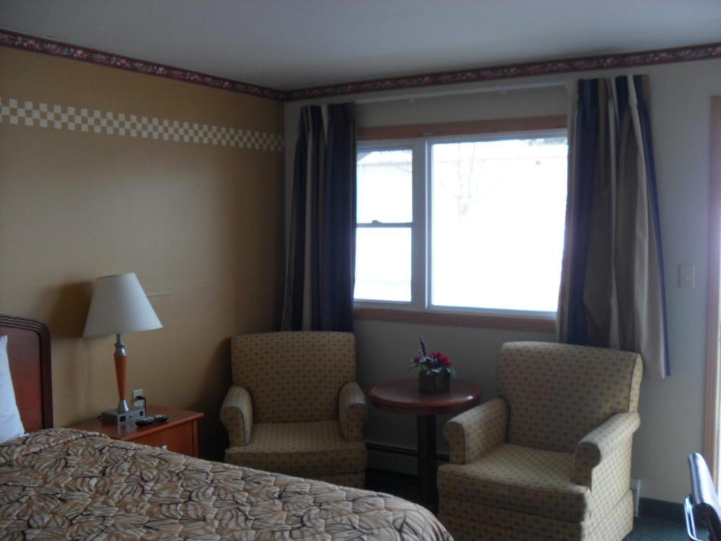 Forest Plaza Motel Mount Forest Esterno foto