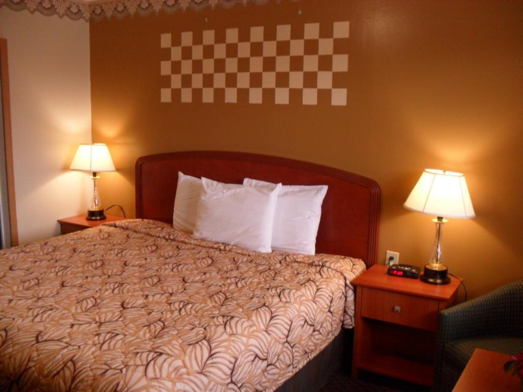 Forest Plaza Motel Mount Forest Esterno foto
