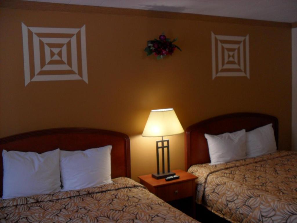 Forest Plaza Motel Mount Forest Esterno foto
