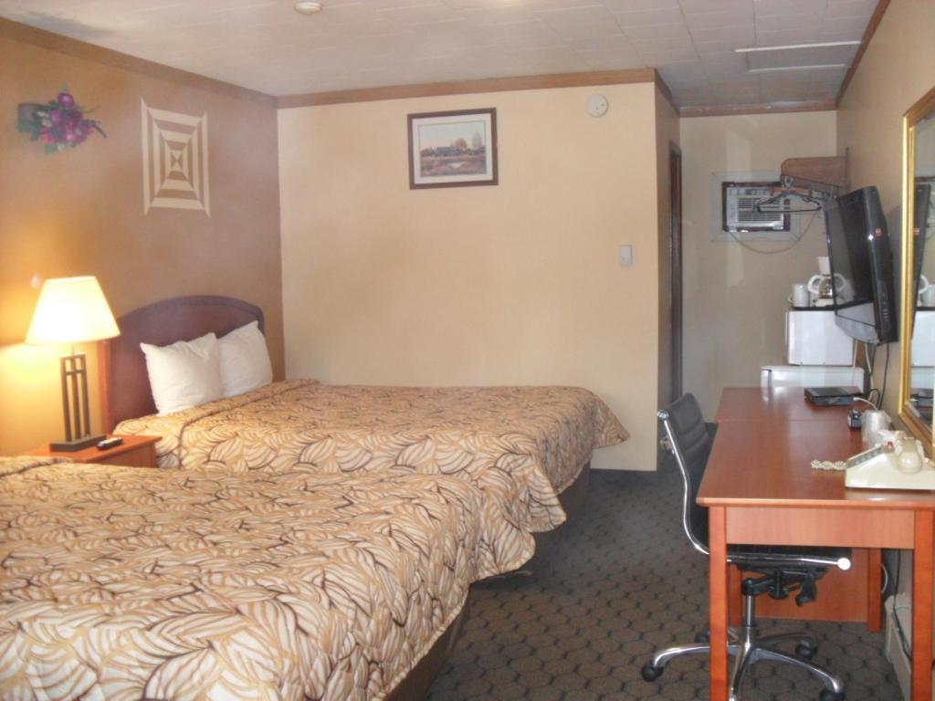 Forest Plaza Motel Mount Forest Esterno foto